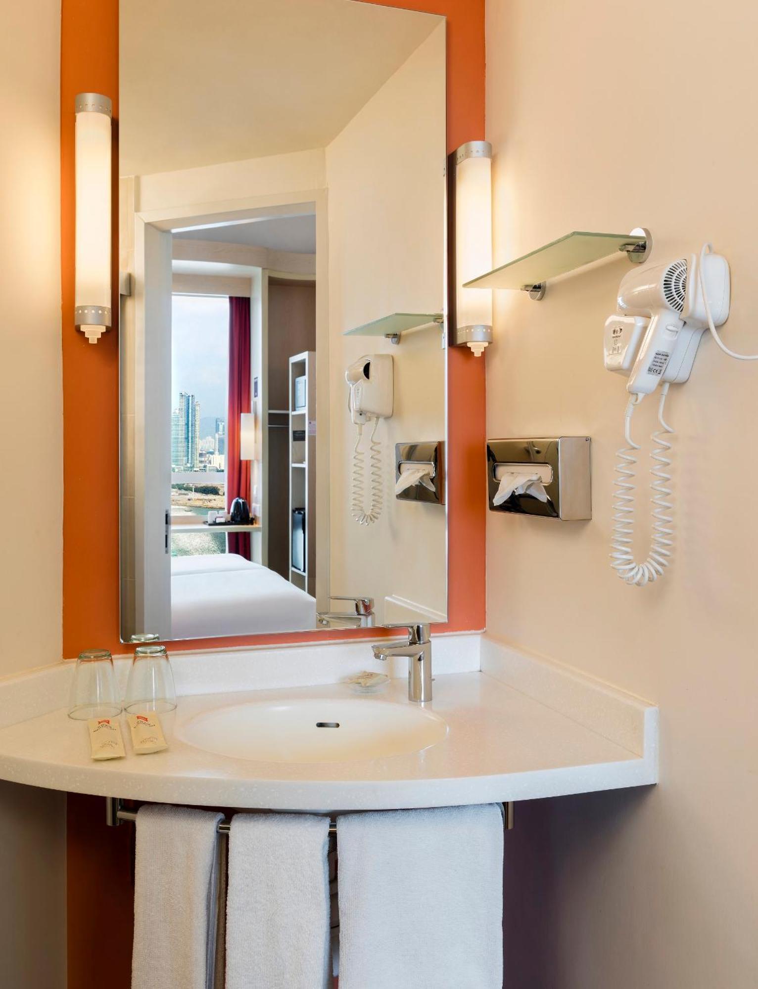 Standard Queen Room City View