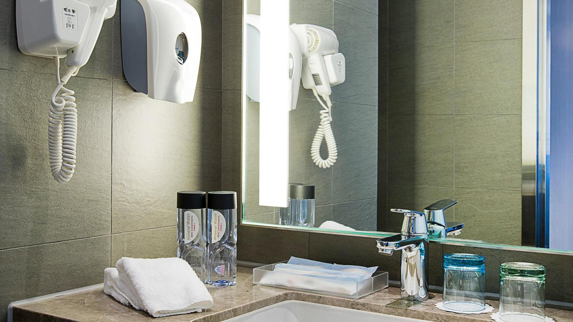 Standard Queen Room Walk Shower