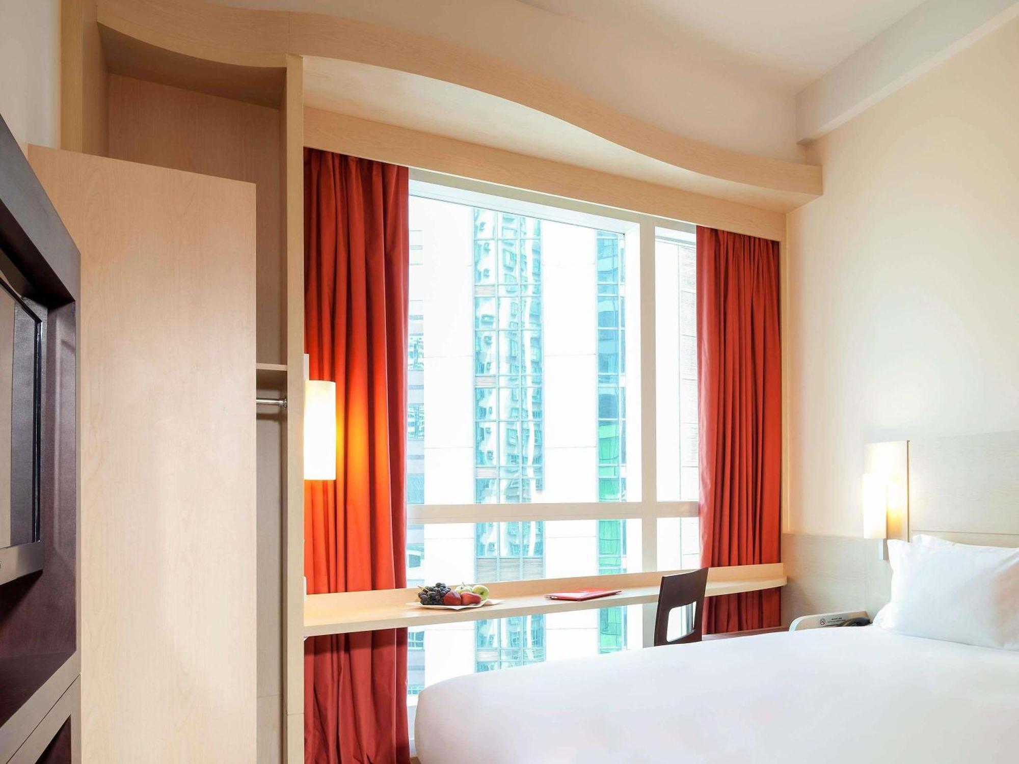 Standard Queen Room City View
