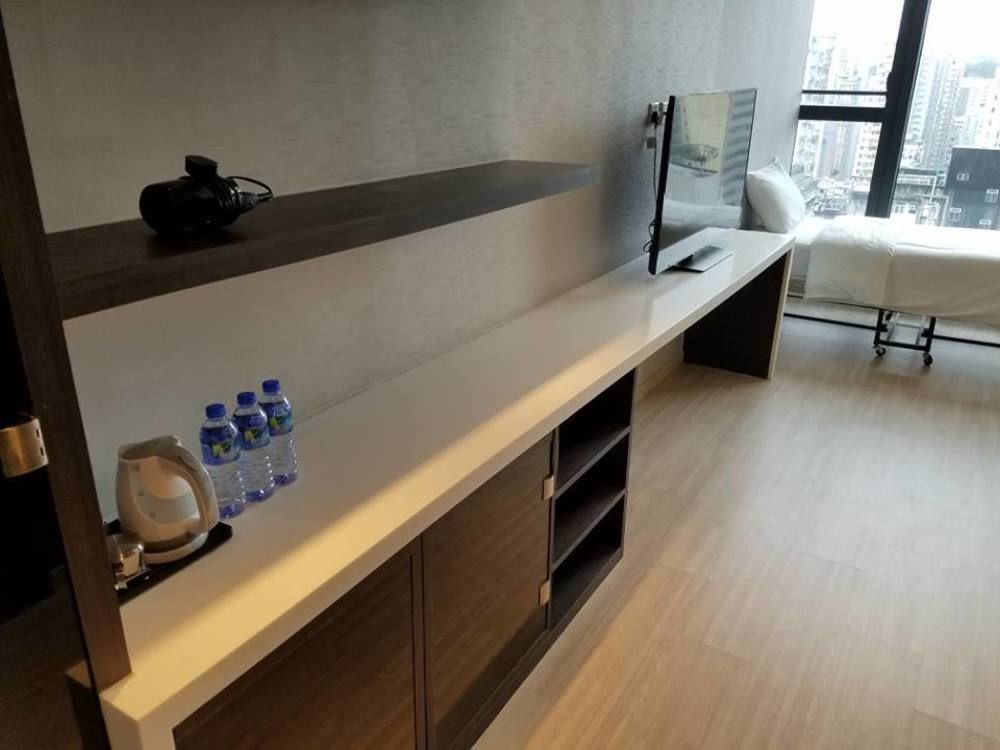 Platinum King Suite